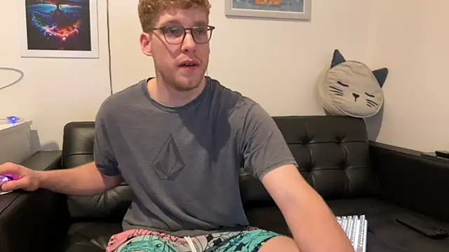 Snapshot of BlueEyedTallGuy94 chatting on 12.23.24 BlueEyedTallGuy94 online show from 12.23.24