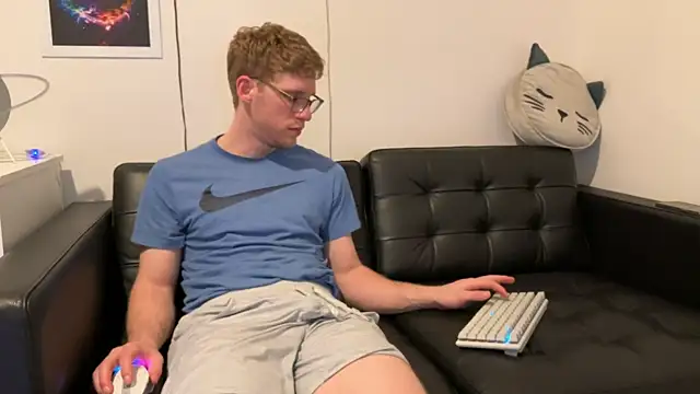 Snapshot of BlueEyedTallGuy94 chatting on 12.25.24 BlueEyedTallGuy94 online show from 12.25.24