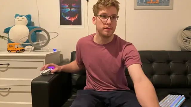 Snapshot of BlueEyedTallGuy94 chatting on 01.01.25 BlueEyedTallGuy94 online show from 01.01.25