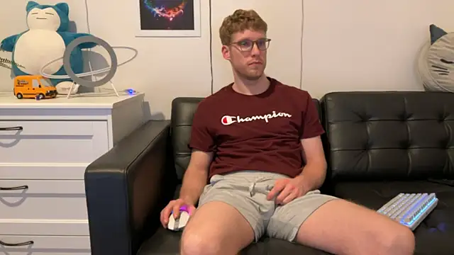 Snapshot of BlueEyedTallGuy94 chatting on 01.08.25 BlueEyedTallGuy94 online show from 01.08.25