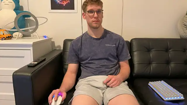 Snapshot of BlueEyedTallGuy94 chatting on 01.12.25 BlueEyedTallGuy94 online show from 01.12.25