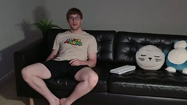 Snapshot of BlueEyedTallGuy94 chatting on 09.11.25 BlueEyedTallGuy94 online show from 09.11.25