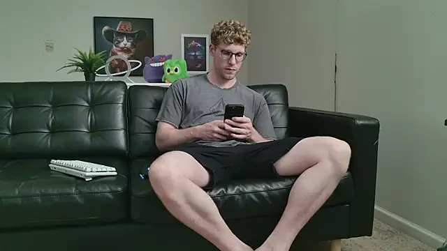 Snapshot of BlueEyedTallGuy94 chatting on 09.26.25 BlueEyedTallGuy94 online show from 09.26.25