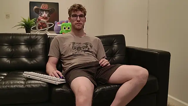 Snapshot of BlueEyedTallGuy94 chatting on 10.04.25 BlueEyedTallGuy94 online show from 10.04.25