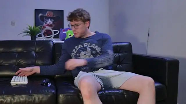 Snapshot of BlueEyedTallGuy94 chatting on 10.18.25 BlueEyedTallGuy94 online show from 10.18.25