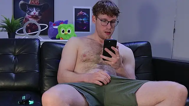 Snapshot of BlueEyedTallGuy94 chatting on 10.21.25 BlueEyedTallGuy94 online show from 10.21.25