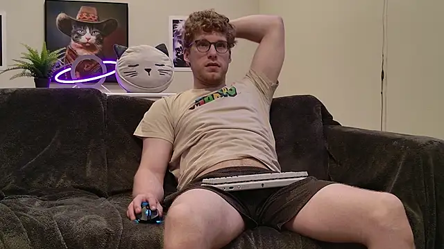 Snapshot of BlueEyedTallGuy94 chatting on 11.01.25 BlueEyedTallGuy94 online show from 11.01.25