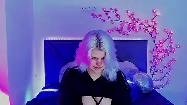 JoannLowe online show from 03.25.26