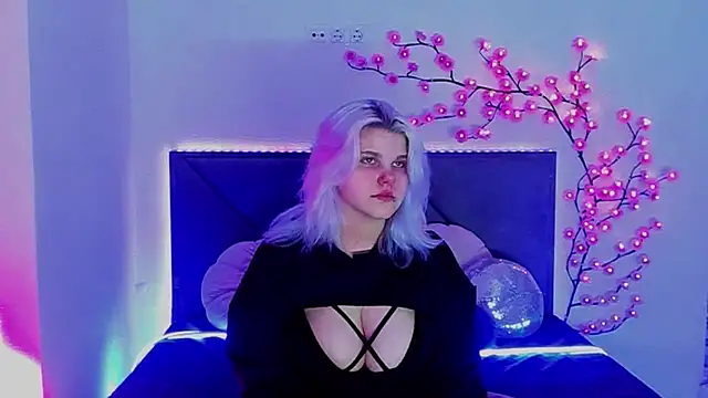 JoannLowe online show from 04.08.26