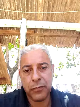 Snapshot of gordonunes chatting on 12.18.25 gordonunes online show from 12.18.25