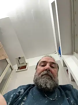 Snapshot of ros217 chatting on 10.13.25 ros217 online show from 10.13.25