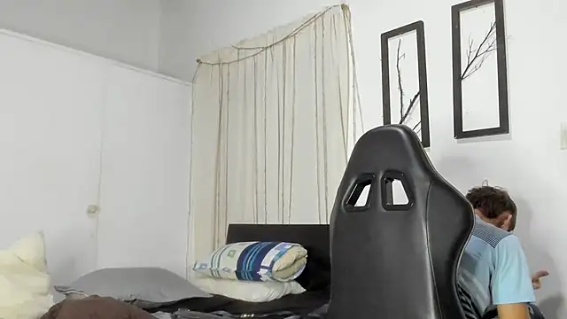 Snapshot of miguel_hz chatting on 02.27.25 miguel hz online show from 02.27.25