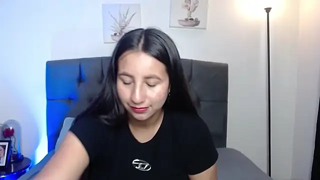Snapshot of ailyn_miranda chatting on 12.17.25 ailyn miranda online show from 12.17.25