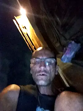 Snapshot of nevessartori chatting on 12.31.24 nevessartori online show from 12.31.24