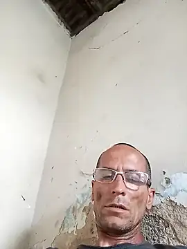 Snapshot of nevessartori chatting on 12.31.24 nevessartori online show from 12.31.24