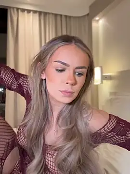 Snapshot of HotBella- chatting on 02.15.26 HotBella- online show from 02.15.26