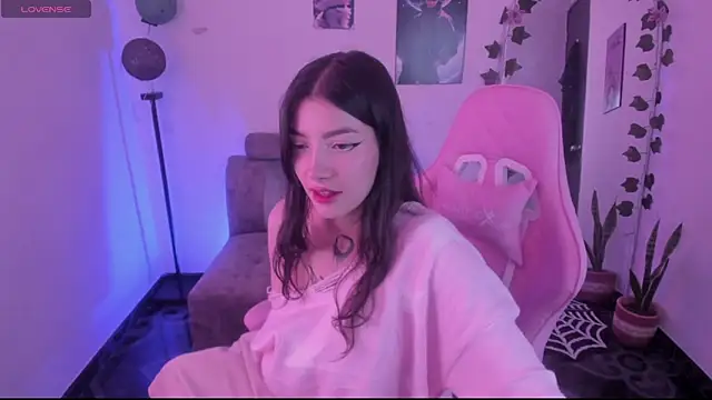 Snapshot of cami_mila9 chatting on 09.20.25 cami mila9 online show from 09.20.25