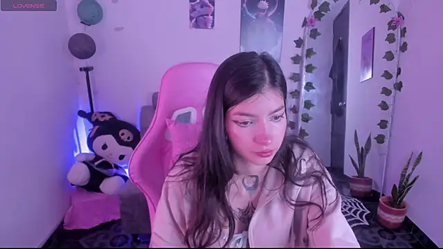 Snapshot of cami_mila9 chatting on 10.13.25 cami mila9 online show from 10.13.25