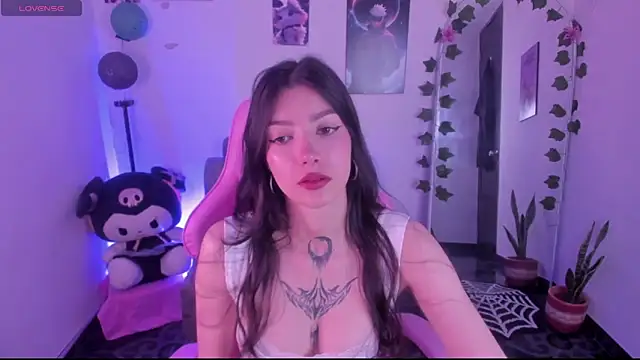 Snapshot of cami_mila9 chatting on 10.14.25 cami mila9 online show from 10.14.25