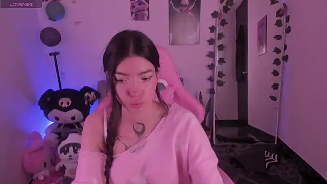 Snapshot of cami_mila9 chatting on 11.14.25 cami mila9 online show from 11.14.25