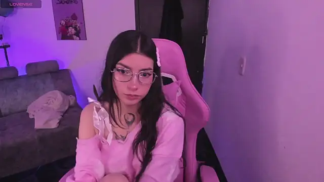 Snapshot of cami_mila9 chatting on 12.01.25 cami mila9 online show from 12.01.25