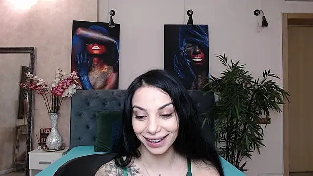 Snapshot of MissJuliax chatting on 02.11.25 MissJuliax online show from 02.11.25
