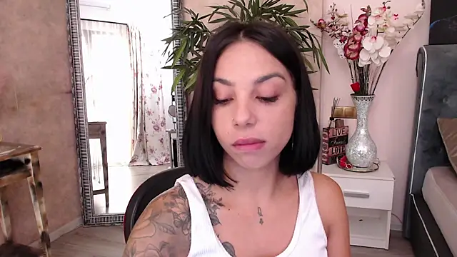 Snapshot of MissJuliax chatting on 09.10.25 MissJuliax online show from 09.10.25