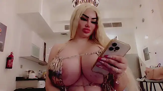 Snapshot of bibibugatti chatting on 02.11.25 bibibugatti online show from 02.11.25