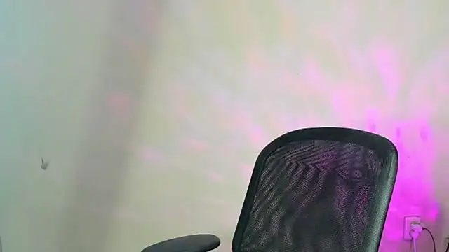 Snapshot of EvaaMillerr99 chatting on 02.06.25 EvaaMillerr99 online show from 02.06.25