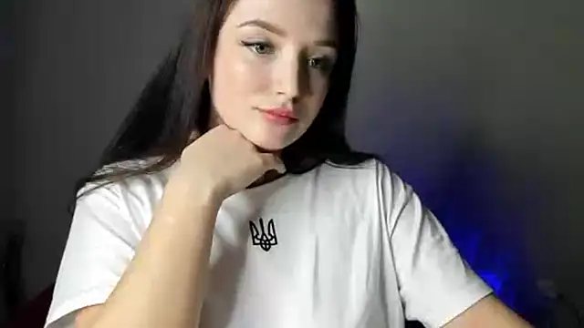 Snapshot of EvaaMillerr99 chatting on 02.14.25 EvaaMillerr99 online show from 02.14.25