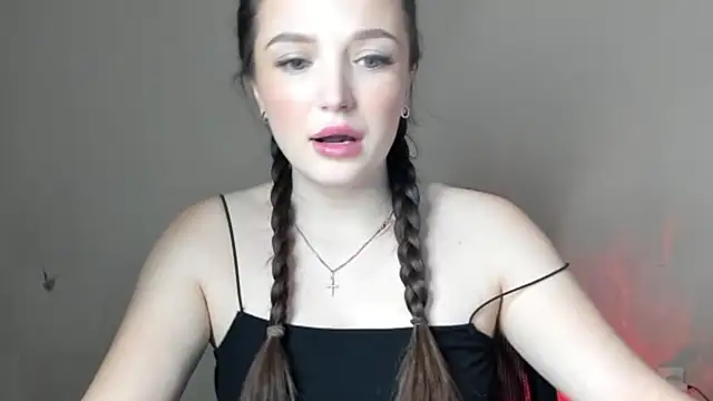 Snapshot of EvaaMillerr99 chatting on 03.18.25 EvaaMillerr99 online show from 03.18.25