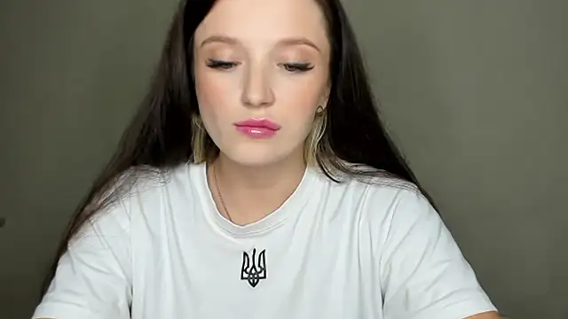 Snapshot of EvaaMillerr99 chatting on 10.16.25 EvaaMillerr99 online show from 10.16.25