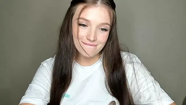 Snapshot of EvaaMillerr99 chatting on 10.25.25 EvaaMillerr99 online show from 10.25.25