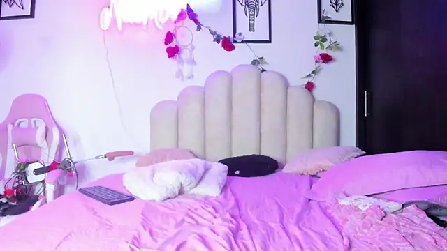 NaomiAsha online show from 03.18.25