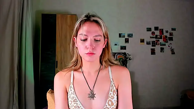 Snapshot of Niky__Jess chatting on 12.16.24 Niky Jess online show from 12.16.24