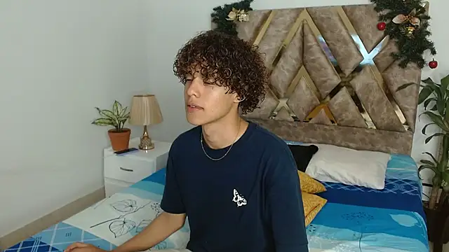 Snapshot of nickolas_moon chatting on 12.15.24 nickolas moon online show from 12.15.24