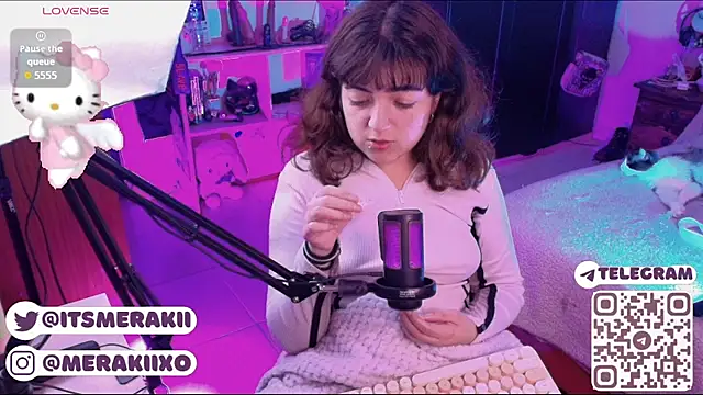 Snapshot of meraki_fraise chatting on 04.30.26 meraki fraise online show from 04.30.26