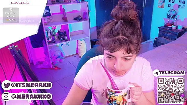 Snapshot of meraki_fraise chatting on 05.05.26 meraki fraise online show from 05.05.26