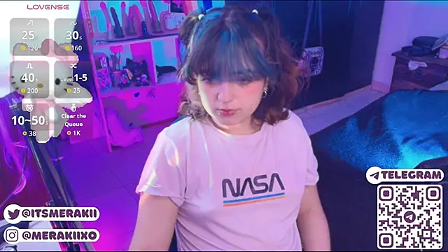 Snapshot of meraki_fraise chatting on 06.20.26 meraki fraise online show from 06.20.26