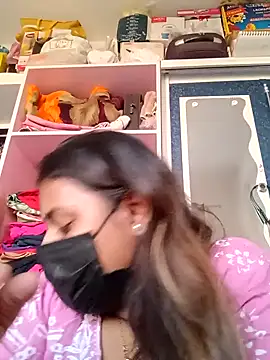 Snapshot of Hotmilfxox chatting on 12.10.24 Hotmilfxox online show from 12.10.24