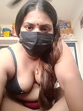 Snapshot of Hotmilfxox chatting on 12.20.24 Hotmilfxox online show from 12.20.24