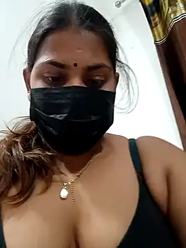 Snapshot of Hotmilfxox chatting on 12.20.24 Hotmilfxox online show from 12.20.24