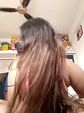 Snapshot of Hotmilfxox chatting on 12.21.24 Hotmilfxox online show from 12.21.24