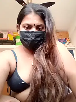 Snapshot of Hotmilfxox chatting on 01.13.25 Hotmilfxox online show from 01.13.25