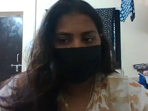 Snapshot of Hotmilfxox chatting on 05.18.26 Hotmilfxox online show from 05.18.26