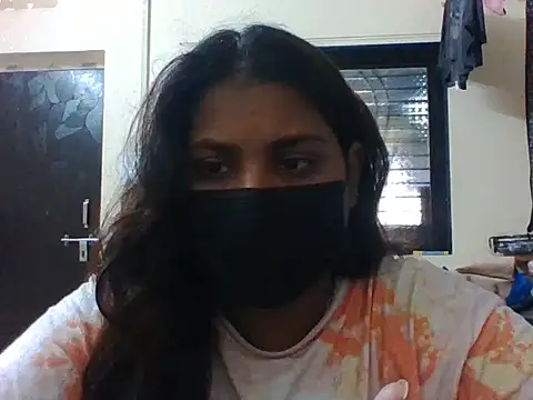 Snapshot of Hotmilfxox chatting on 05.24.26 Hotmilfxox online show from 05.24.26