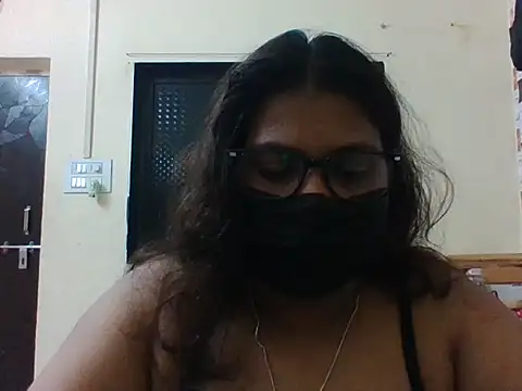 Snapshot of Hotmilfxox chatting on 05.28.26 Hotmilfxox online show from 05.28.26