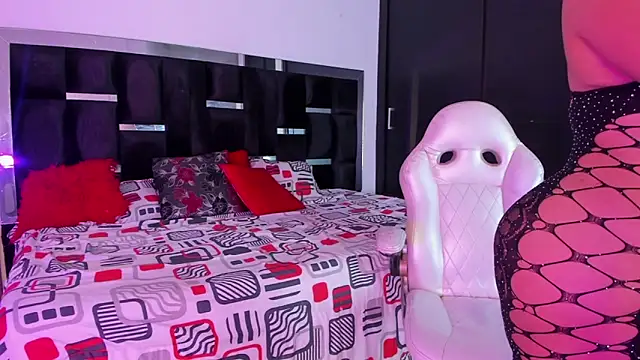 Tasha Sant online show from 11.21.25