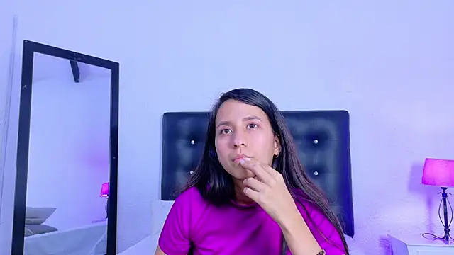 Skinny hottie18 online show from 05.13.26
