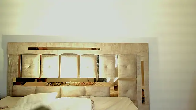 Ari sunshine  online show from 12.05.25